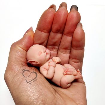 Solid silicone miniature sleeping Elf baby Simon(e) 5,7 cm (2,24")